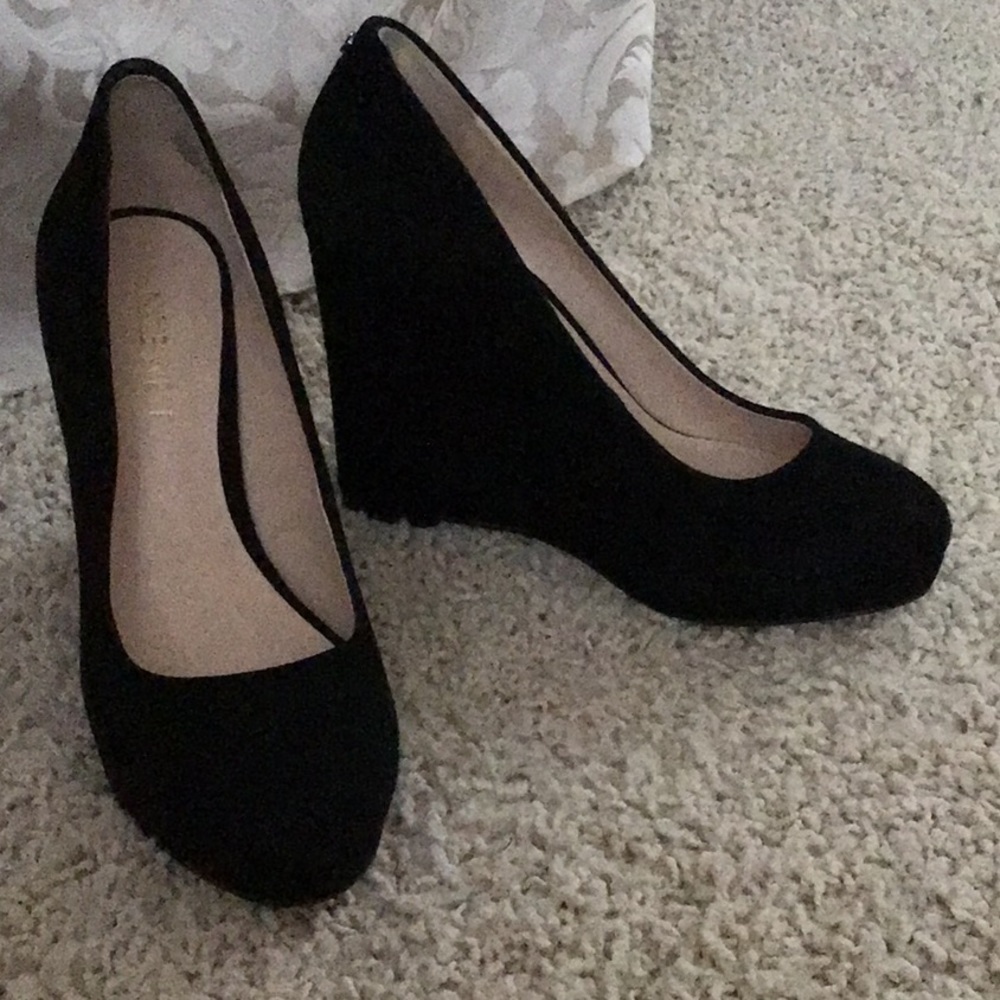 High 4.5 heel .5 platform wedge leather pumps
